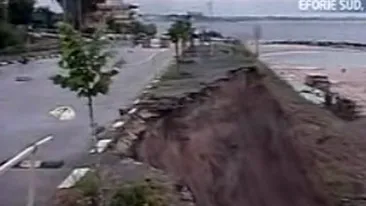 VIDEO Faleza din Eforie Sud se poate prabusi in orice moment