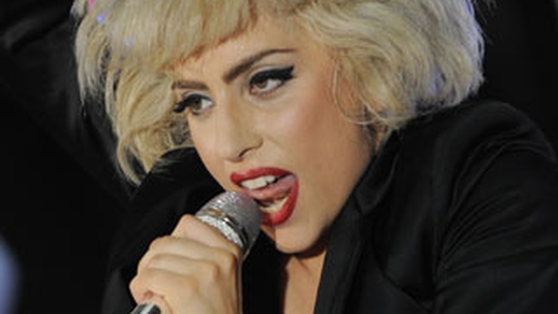 Lady Gaga i-a dedicat o melodie bunicului sau decedat de curand