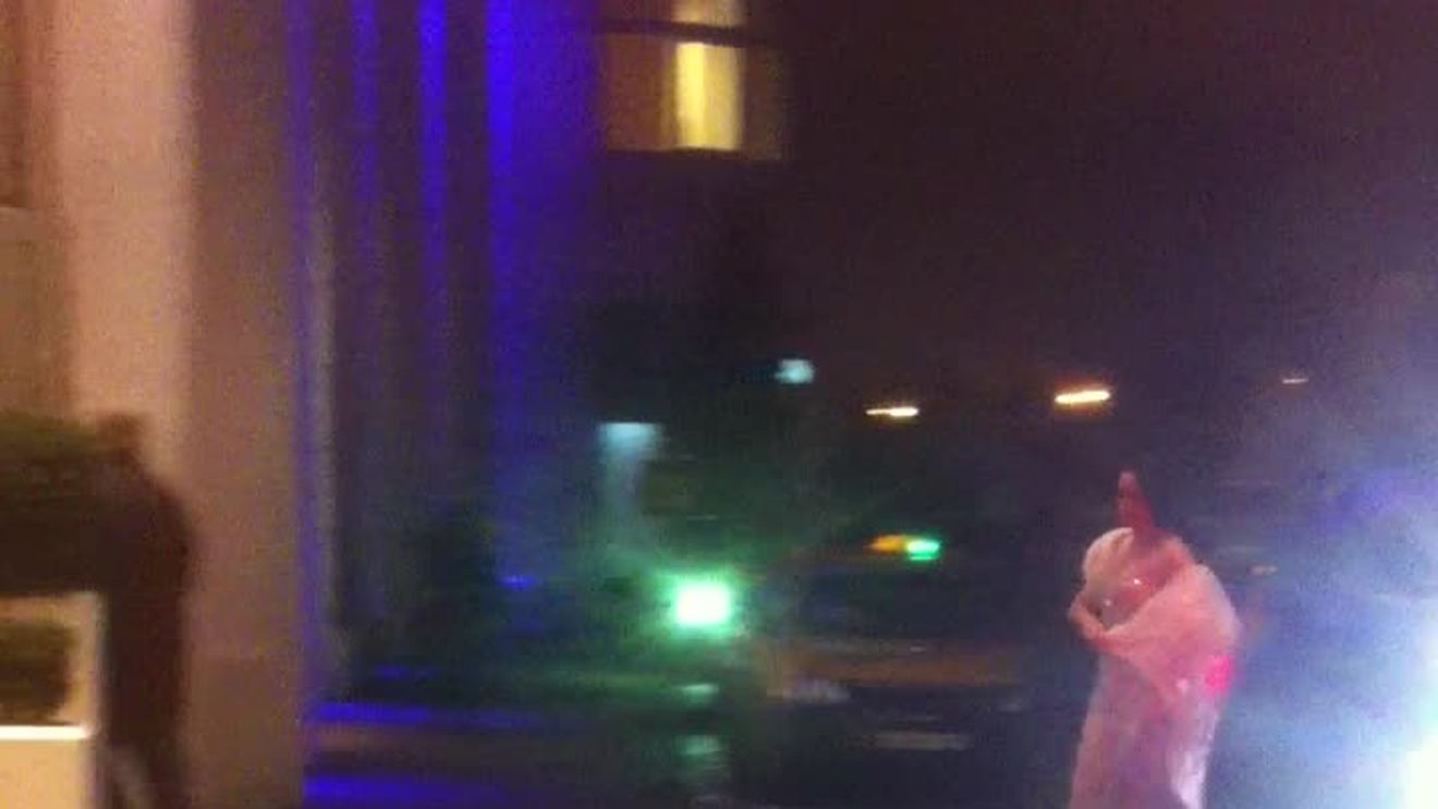 Andreea Marin a rupt-o la fuga in fata unul hotel si putin a lipsit sa-i sara sanii din rochie! Vezi ce i-a provocat reactia asta!