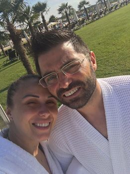 Miguel Pascu şi soţia lui, Laura Georgiana, se bucură de timpul liber, în timp ce micuţul stă cu Pepe şi Raluca