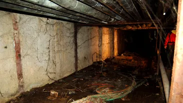 Argeş: Cadavrul unei femei, găsit în subsolul plin cu apă al unui bloc