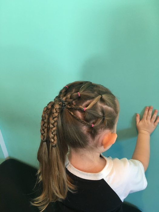 Super coafuri pentru fetiţa ta! Cum să îi prinzi părul încât să îşi impresioneze colegii, la şcoală!
