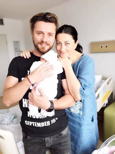 Gabriela Cristea, selfie emoţionant cu micuţa Victoria!