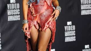 Domnilor, ati purta un colier din carne?