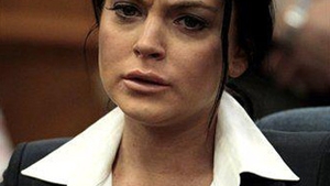 Drogurile si alcoolul au facut-o pe Lindsay Lohan sa arate ca la 50 de ani, desi are doar 25!