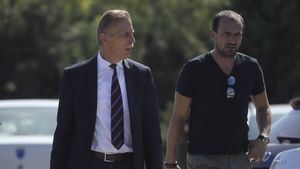 VIDEO EXCLUSIV. Antrenorul german a ”curăţat” camera de hotel. Ultimele imagini cu Daum în România! A băgat în bagaje până şi…