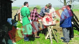 In Suceava, autopsierii ciopartesc cadavrele in curtea mortului