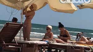 Maria Constantin, topless la plajă! Blonda a arătat ce are ea mai bun