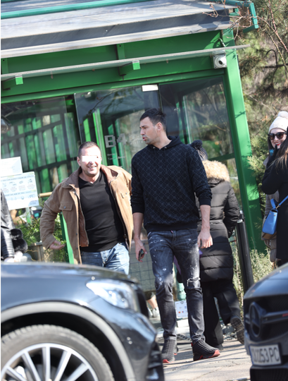 Zed și amicul lui părăsesc restaurantul (Foto: CANCAN.RO)