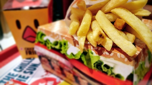 Patru zile de junk food pot afecta memoria. Un studiu dezvăluie mecanisme ascunse