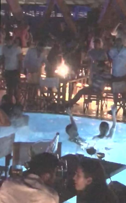 Ioana Boureanu s-a distrat de minune în piscina clubului Nuba