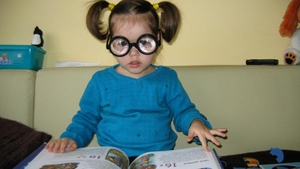 Fetita-minune uimeste iar! Anastasia ii face de ras pe cei care au picat BAC-ul ! La 3 ani stie astronomie, biologie si geografie!