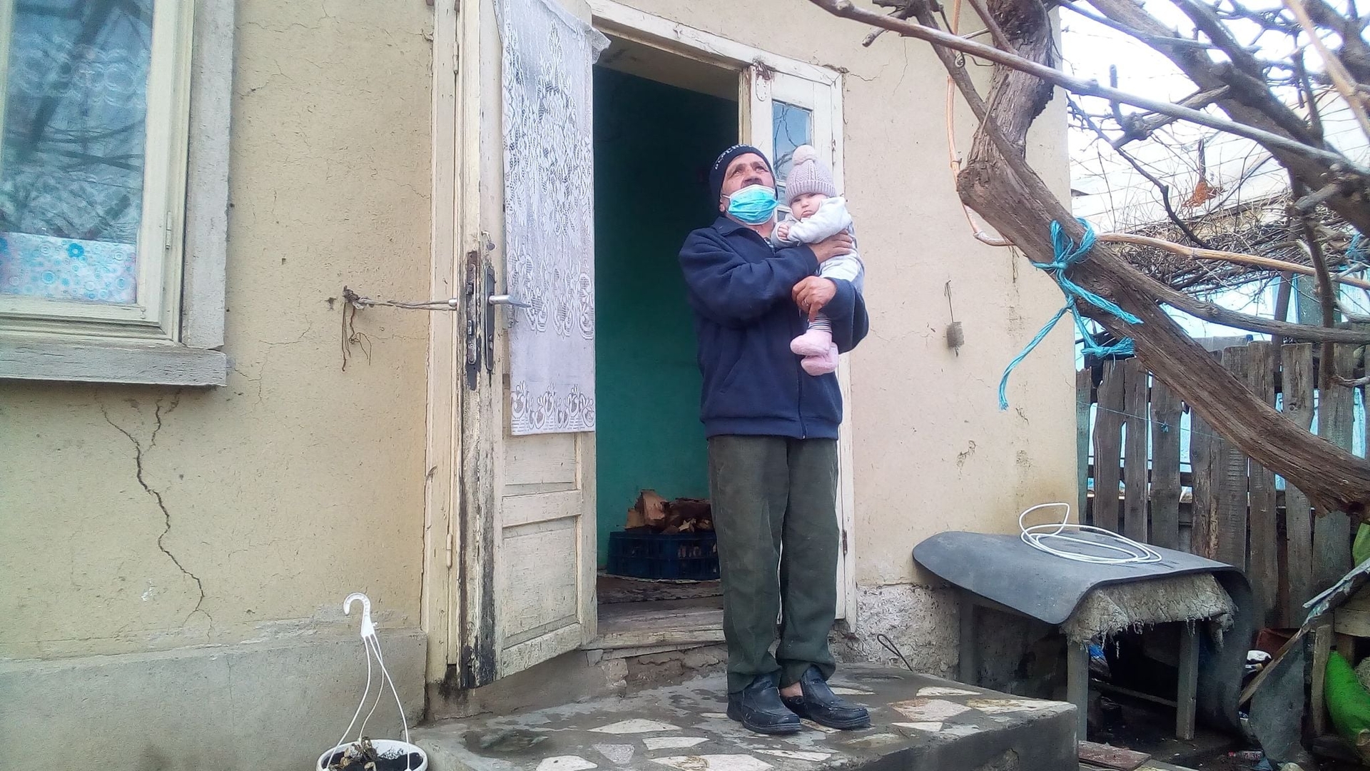 Apel umanitar. Un bărbat nevăzător din Iași are nevoie mare de ajutor. Cazul care a emoționat țara: „Nea' Mihai nu strigă după ajutor, nea Mihai nu întinde mâna”
