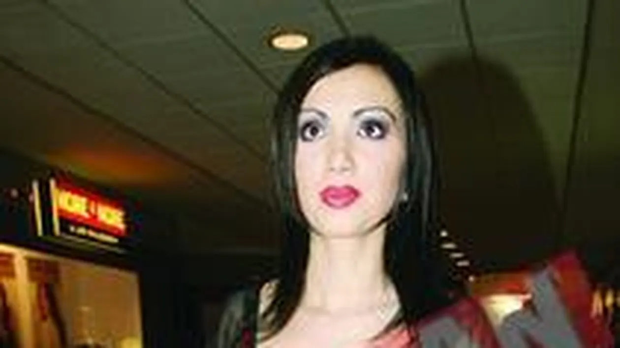 Cine-i Adriana sa se bage intre mine si Ana Maria?