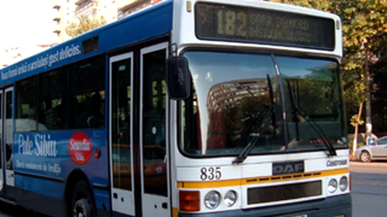 Accident in centrul Constantei! Un autobuz a lovit doua masini!