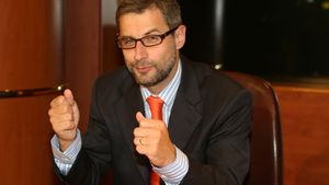 Radu Moraru, dat afară! Celebrul prezentator a făcut o criză de nervi când a aflat vestea