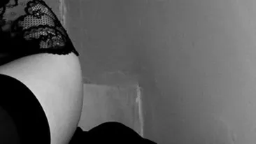 VIDEO Astfel de imagini fac barbatii sa-si lase nevestele! Uite cat de buna este in chilotei iubita romanca a lui DiCaprio!