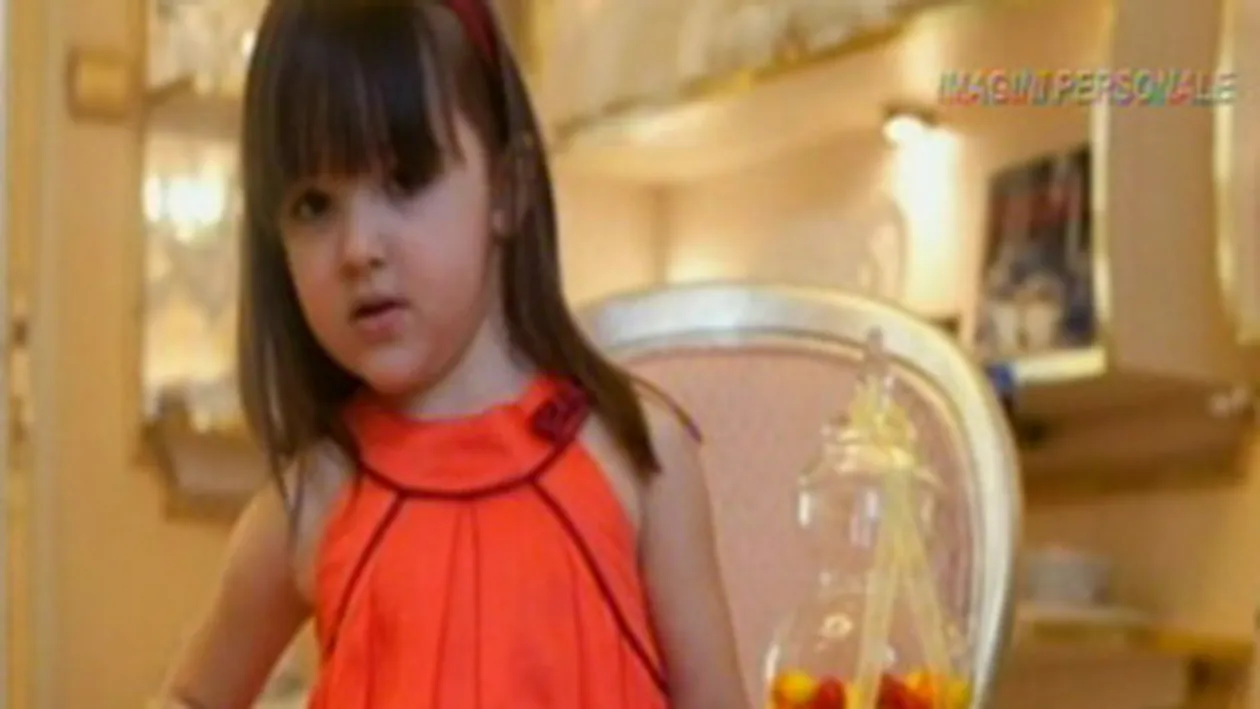 Uite ce frumoasa e fetita lui Cristea si a Denisei Nechifor! A pozat pentru un catalog de rochite!