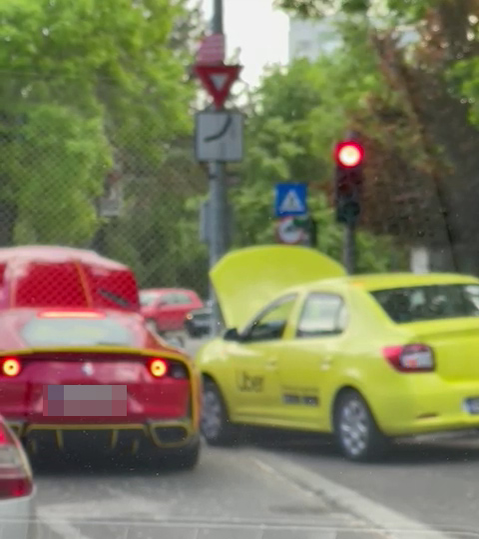 Dan Nicorescu primește curent pentru Ferrari de la un Uber
