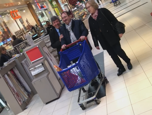 Cornel Palade nu se uită la bani când iese cu soţia la cumpărături