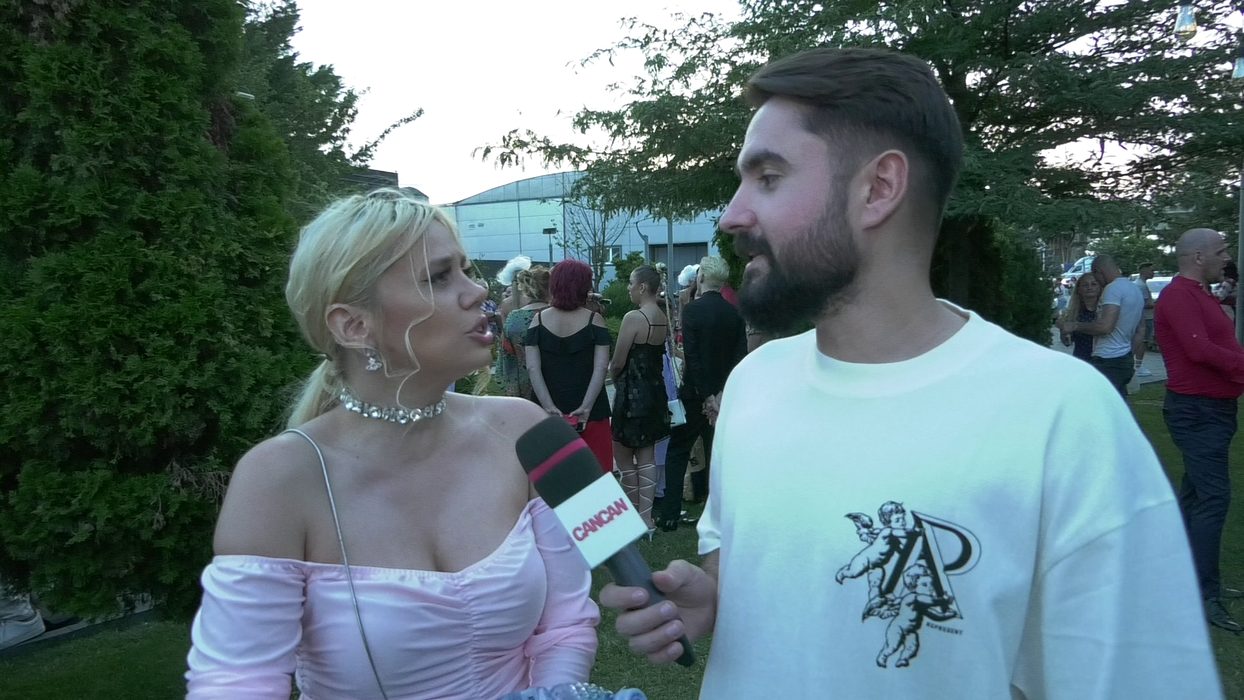 Vedeta de la Pro TV face declarații “sărite de pe fix” după ce a fost cerută în căsătorie. Așteaptă la nuntă pe toată lumea: “Îmi dezgrop și bunica!”