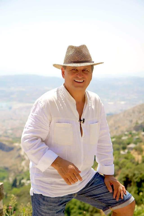 Unchiul lui Alex Leonte, deja fostul iubit al lui Theo Rose, nu a primit bine vestea despărțirii dintre cei doi. Nea Mărin: ”Sunt șocat…chiar am vorbit alaltăieri și…”