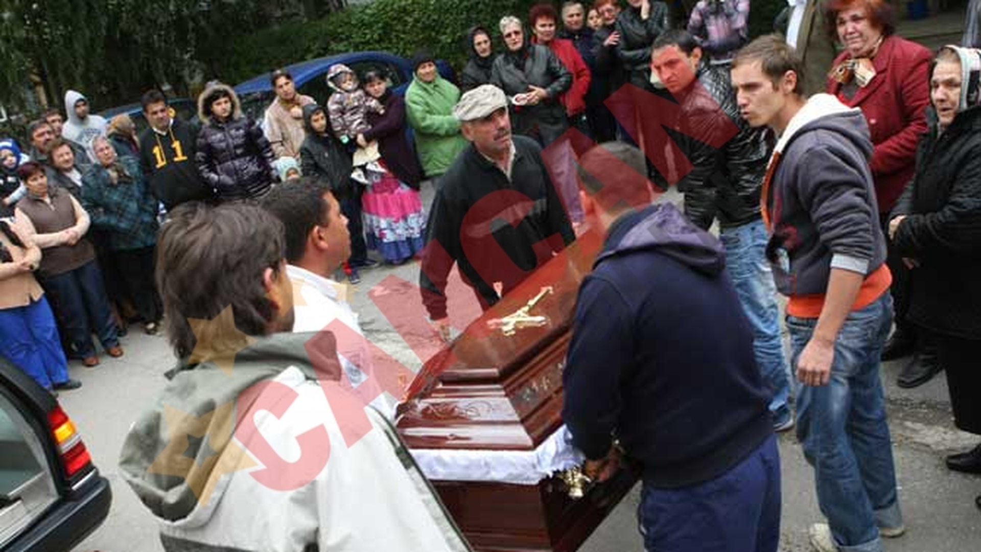 Elevul ucis la Craiova, plans de toata scoala