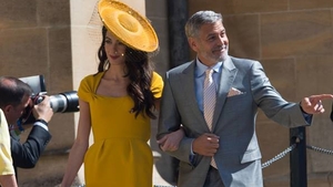 Amal Clooney a atras toate privirile la nunta regală! Cum s-a îmbrăcat