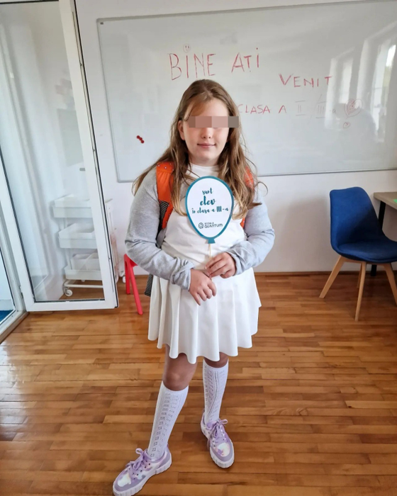 Oana Roman l-a făcut de râs pe Marius Elisei! Gestul bărbatului în prima zi de școală a fiicei lor. „A durut-o”