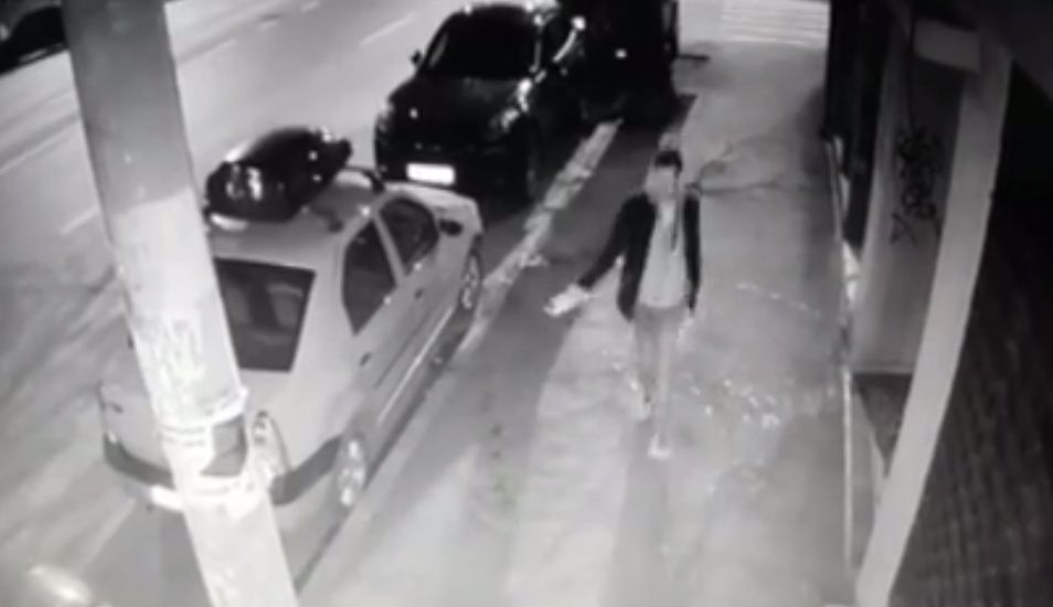 Primele imagini cu piromanul din București! Poliția Capitalei a cerut sprijinul populației
