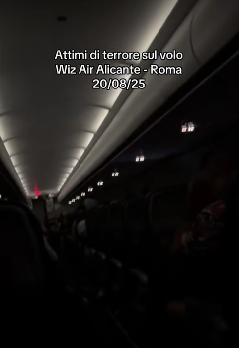 Panică la bordul unui avion Wizz Air/ Sursa foto: TikTok