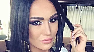 MARGHERITA de la CLEJANI s-a dezbrăcat şi a „scăpat“ imaginea asta pe Internet: „Mi-e dor de tine...“