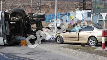 S-au strans ca la circ sa vada ce-a facut un BMW  cu o masina de gunoi!
