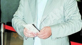 Vanghelie,discutii nocturne cu o bruneta. Ce face primarul Sectorului 5 intr-un club din Centrul Vechi al Capitalei