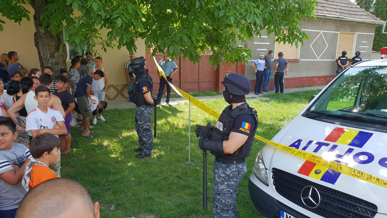 Polițiștii au împânzit zona