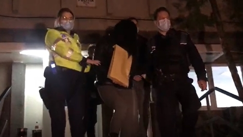 Agresoarea designerului Cristina Joia a fost reținută de polițiști | VIDEO