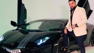 Cum arăta Tzancă Uraganul, când nu îl cunoștea nimeni. Manelistul este transformat din cap și până în picioare!