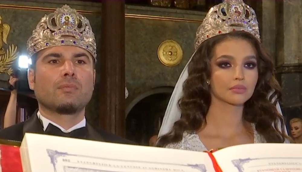 Imagini NEDIFUZATE de la cununia religioasă a Sandrei cu Adi Mutu! Soţia „Briliantului”, faţă în faţă cu întrebarea: „L-ai călcat în biserică?”