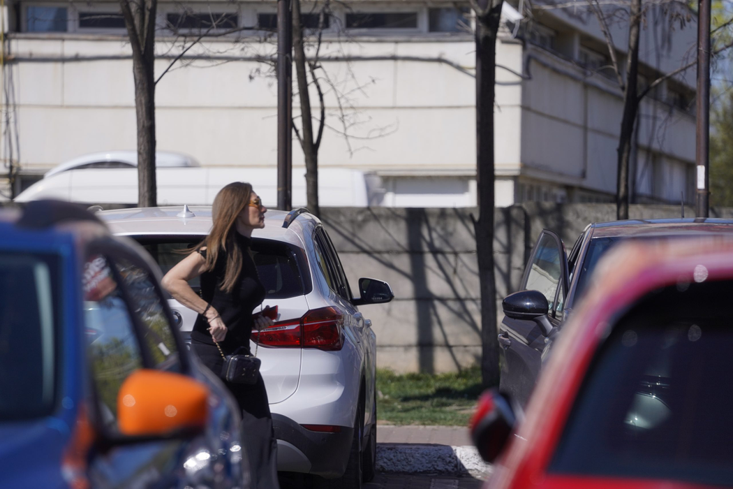 Romanița Iovan a mers la farmacie, de unde și-a cumpărat cosmetice (Foto: CANCAN.RO)