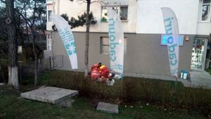Scene şocante în Iaşi! O femeie s-a aruncat de la etajul 8 al unui bloc. Medicii au resuscitat-o pe caldarâm