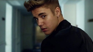 Justin Bieber atacat intr-un club din Canada. Garzile de corp au intervenit in forta. Uite cum s-a terminat totul
