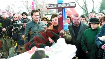 Ea l-a crescut pe Toni Tecuceanu!