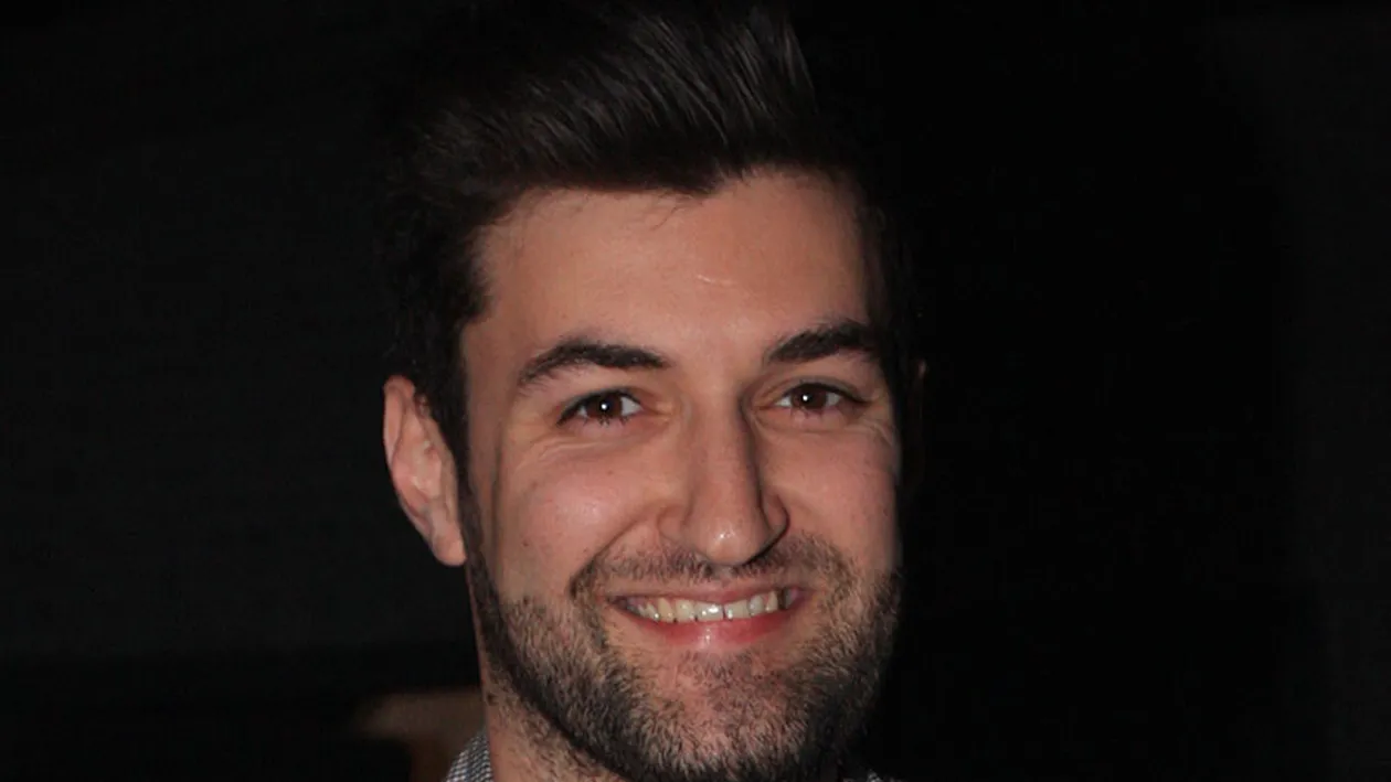 Smiley se dichiseste mai ceva ca fetele. A stat doua ore intr-un salon de cosmetica. Vezi aici cum arata la iesire!