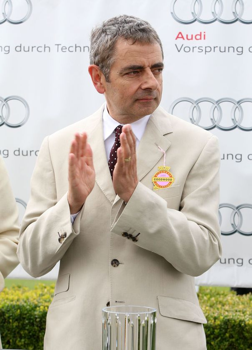 Cum arată Mr. Bean la 63 de ani! Actorul Rowan Atkinson, care-l interpretează pe celebrul personaj, va deveni tată pentru a treia oară!