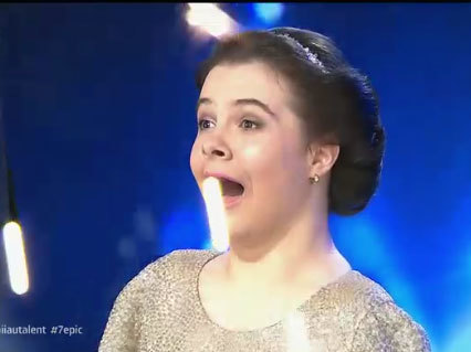 FLORIN CHILIAN îi ia apărarea fetiţei fără mâini care a câştigat ”Românii au talent. ”De ce atâta ură!”