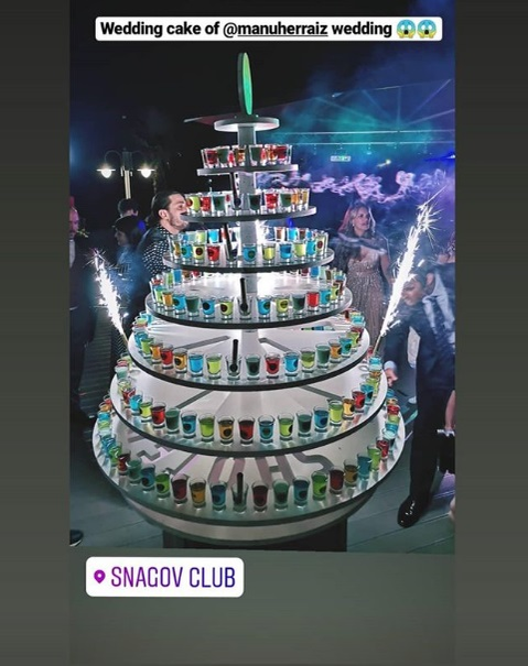 Andreea Esca, din nou în fața altarului. Ce rochie sexy a purtat vedeta Pro TV și cum a reacționat Mircea Badea când a văzut-o