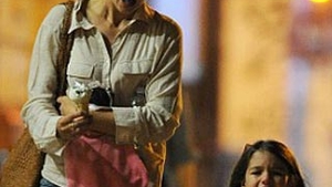 N-ai sa banuiesti ce efecte ciudate are scientologia asupra vietii lui Suri, fetita lui Tom Cruise!