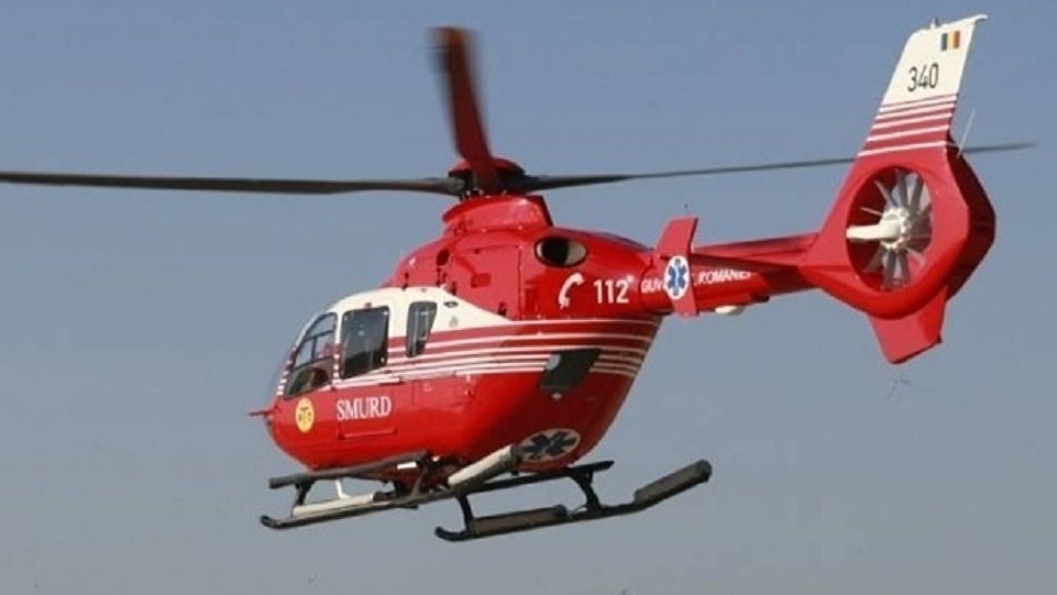 Turistă accidentată grav după ce a căzut pe zăpadă, în Munții Făgărașului. A fost solicitat elicopetrul SMURD
