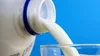Lapte CONTRAFĂCUT cu apă oxigenată și sodă caustică. Autoritățile anchetează situația
