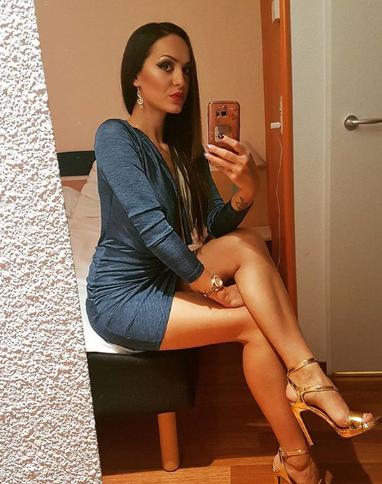 Manelista Irina Lepa, cu părțile intime la vedere! Cum s-a pozat bruneta
